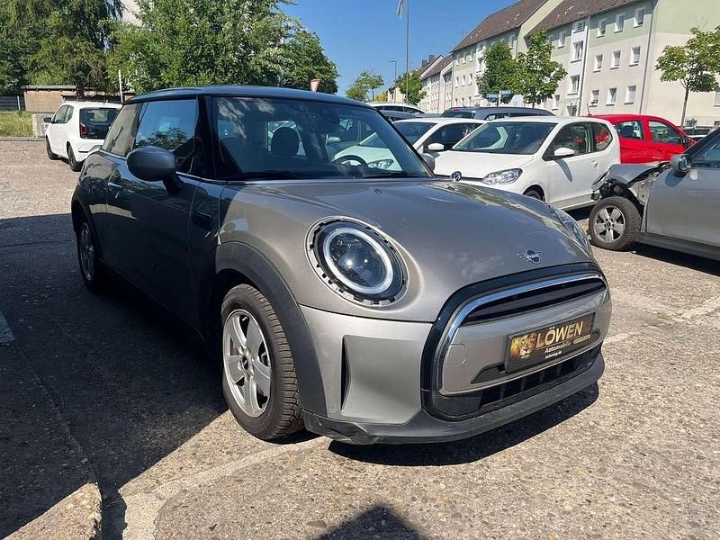 Używany Mini Cooper Essential 136 KM (100 kW) 2022 Srebrny Hatchback