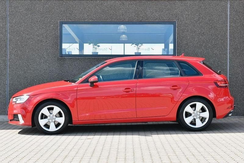 Gebraucht Audi A3 Sport 150 PS (110 kW) 2016 Rot Limousine