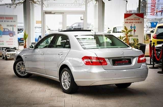 Gebraucht Mercedes E220 Elegance 170 PS (125 kW) 2010 Silber (iridiumsilber) Limousine