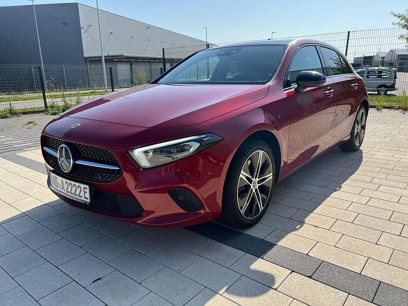 Rot Gebraucht 2021 Mercedes A250 Advanced Limousine | 26.900 € (Fairer Preis) - Bild 1/4