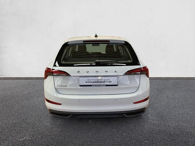 Gebraucht Skoda Scala Ambition 110 PS (80 kW) 2021 Weiß Kleinwagen