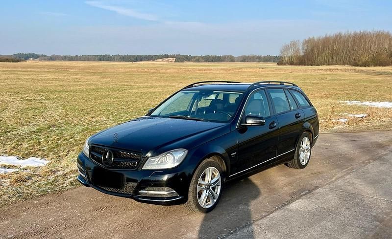 Gebraucht Mercedes C220 204 PS (150 kW) 2011 Schwarz Kombi