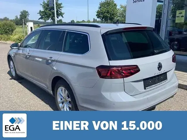 Gebraucht VW Passat Business 122 PS (89 kW) 2023 Grau Kombi
