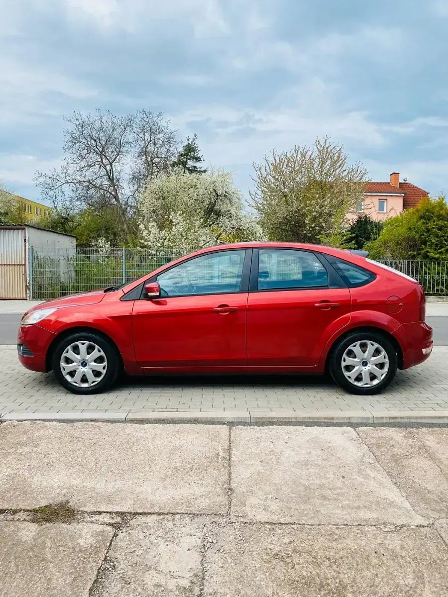 Gebraucht Ford Focus 101 PS (74 kW) 2009 Rot Kleinwagen
