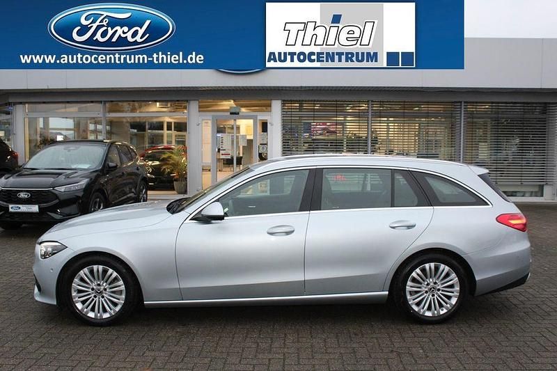 Gebraucht Mercedes C200 Avantgarde 163 PS (119 kW) 2022 Silber Limousine