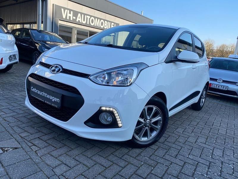 Gebraucht Hyundai i10 67 PS (49 kW) 2017 Weiß Kleinwagen