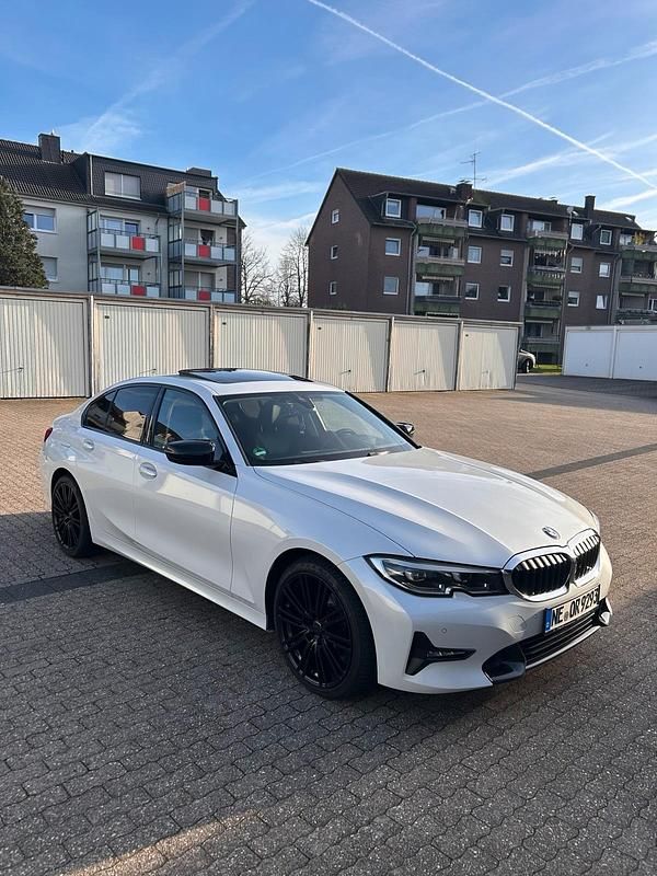 Gebraucht BMW 320 190 PS (139 kW) 2020 Weiß Limousine