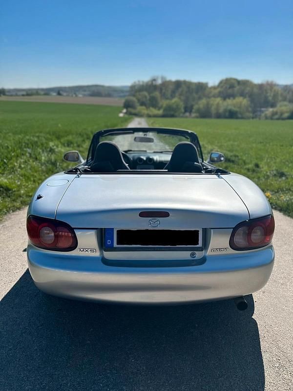 Second-hand Mazda MX5 110 CP (80 kW) 2004 Argintiu Cabrio