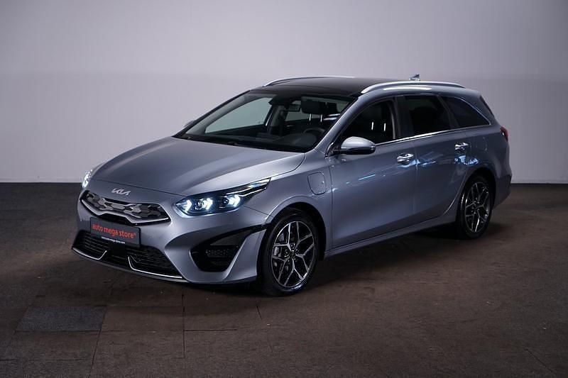 Silver metallic Gebraucht 2023 Kia Ceed Sportswagon Platinum Kombi | 23.449 € (Superpreis) - Bild 1/4