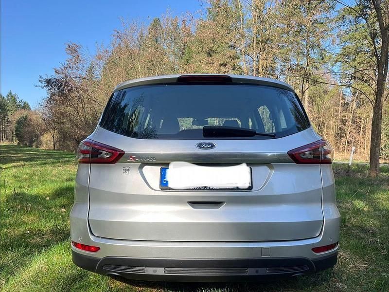 Gebraucht Ford S-MAX Titanium 150 PS (110 kW) 2016 Silber Van / Kleinbus
