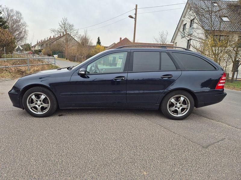 Gebraucht Mercedes C180 143 PS (105 kW) 2006 Blau Kombi