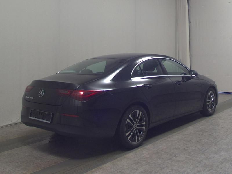 Gebraucht Mercedes CLA200 150 PS (110 kW) 2023 Kosmosschwarz  metalliclack Limousine