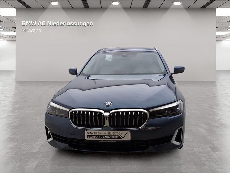 Gebraucht BMW 520 Sport Line 184 PS (135 kW) 2023 Blau Kombi