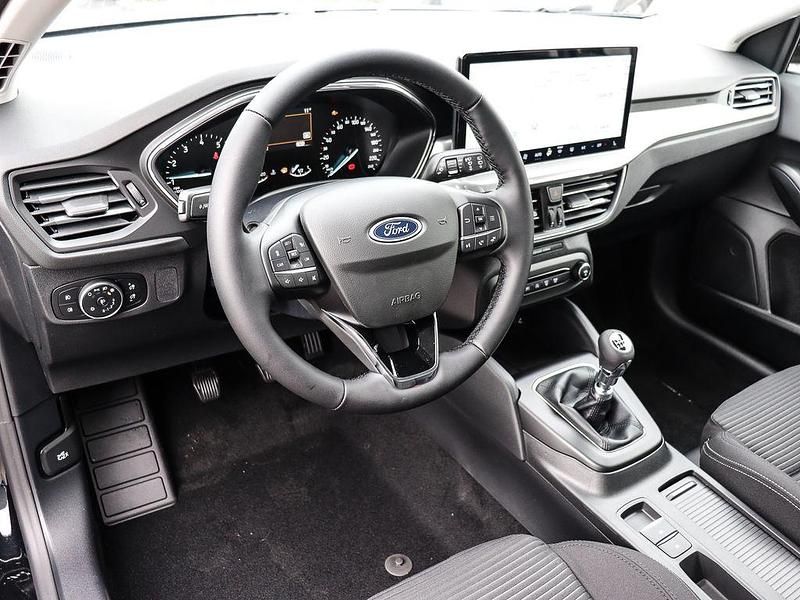 Gebraucht Ford Focus Titanium 125 PS (91 kW) 2025 Schwarz Limousine