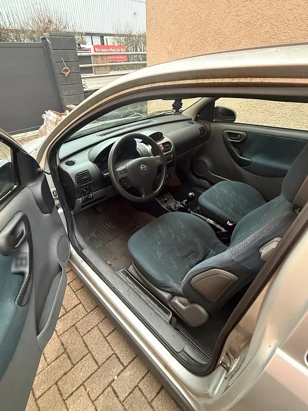 Gebraucht Opel Corsa 75 PS (55 kW) 2002 Silber Kleinwagen