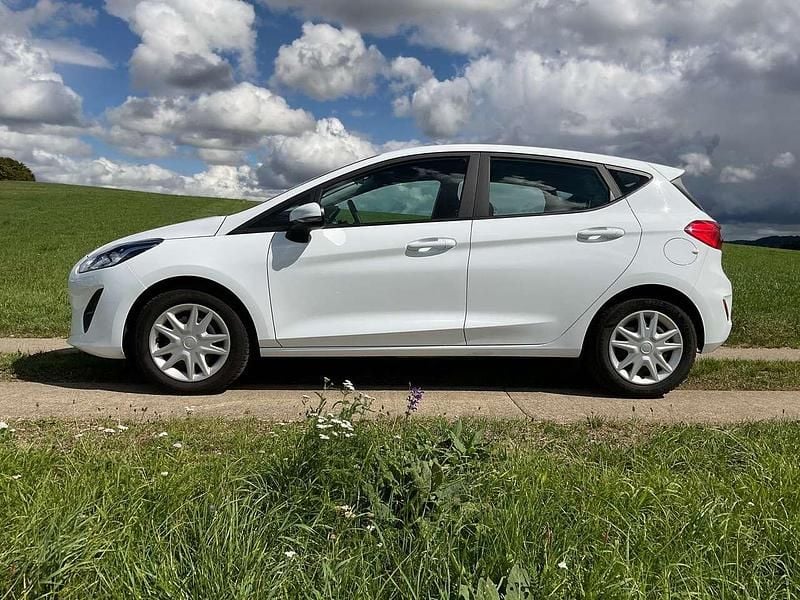 Weiß Gebraucht 2017 Ford Fiesta Trend Kleinwagen | 7.790 € (Guter Preis) - Bild 1/4