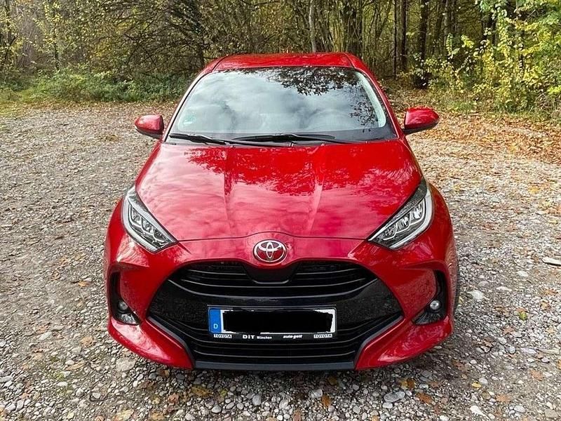 Gebraucht 2024 Toyota Yaris Hybrid Team Limousine | 20.900 € - Bild 1/4