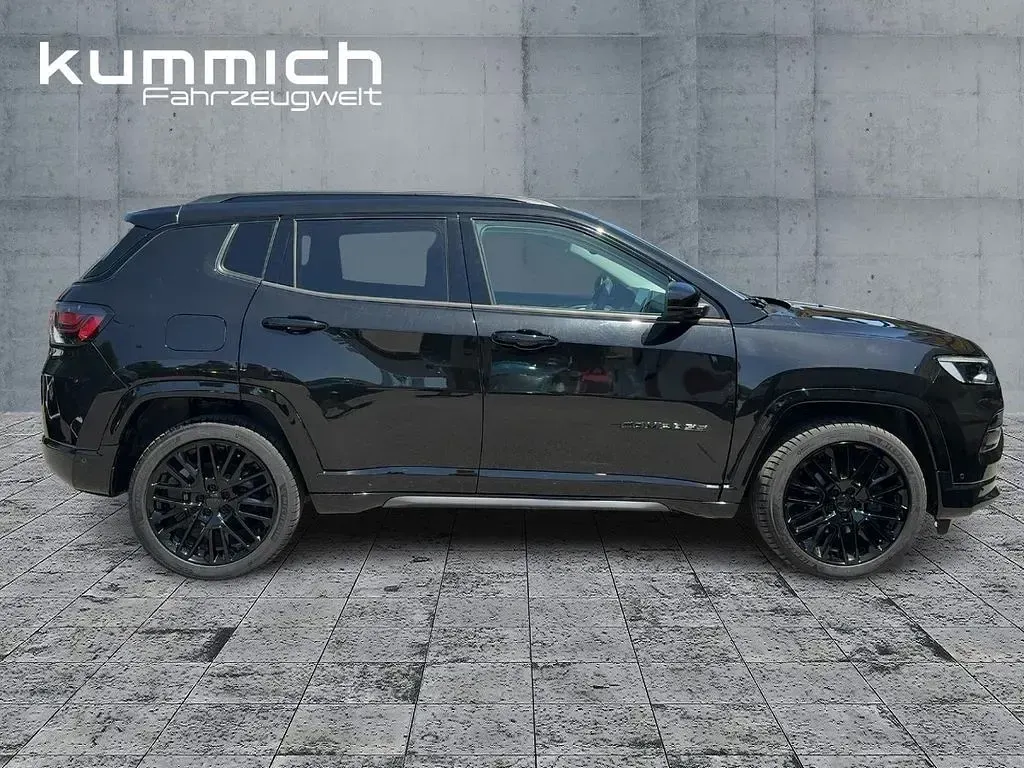 Gebraucht Jeep Compass 131 PS (96 kW) 2024 Schwarz SUV