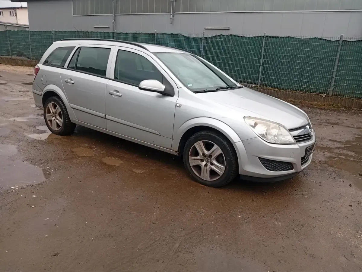 Gebraucht Opel Astra Edition 110 PS (80 kW) 2008 Silber Kombi