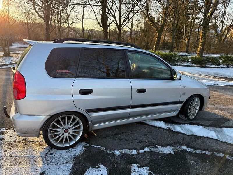 Gebraucht Mitsubishi Space Star 140 PS (102 kW) 2001 Silber Van / Kleinbus