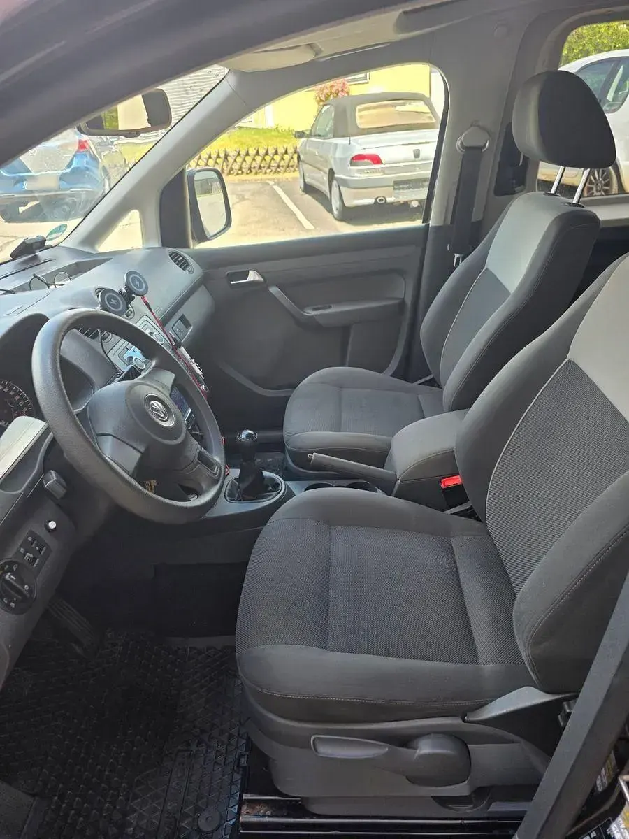 Gebraucht VW Caddy Trendline 102 PS (75 kW) 2010 Violet Van / Kleinbus