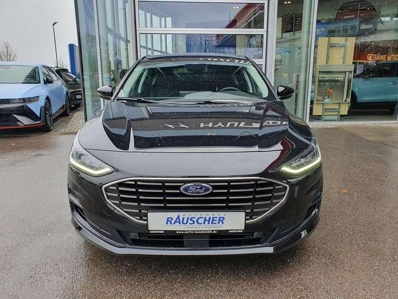 Neu Ford Focus Titanium 155 PS (114 kW) 2025 Agate black metallic Limousine