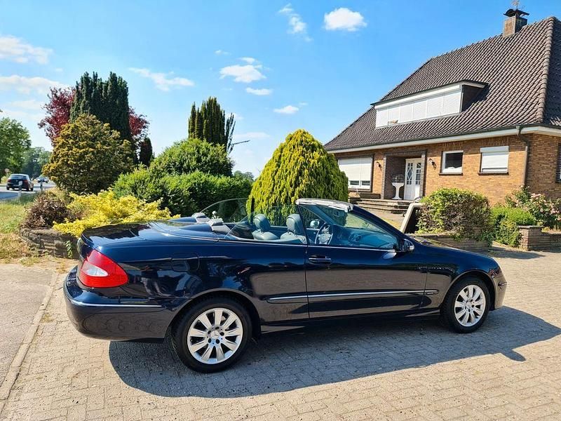 Gebraucht Mercedes CLK280 Elegance 231 PS (169 kW) 2007 Tansanitblau  metalliclack Cabrio