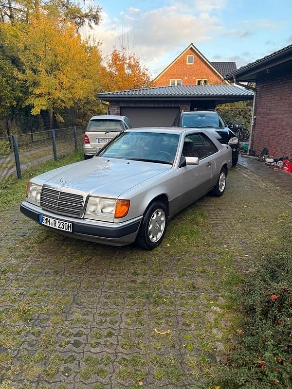 Silber Gebraucht 1992 Mercedes 230 Coupé | 9.999 € - Bild 1/4