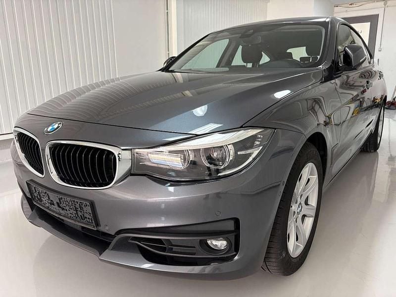 Mineralgrau metallic Gebraucht 2019 BMW 320 Limousine | 18.850 € (Superpreis) - Bild 1/4