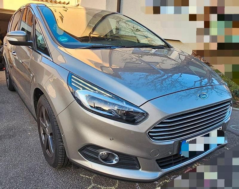 Gebraucht Ford S-MAX Titanium 241 PS (177 kW) 2015 Grau Van / Kleinbus