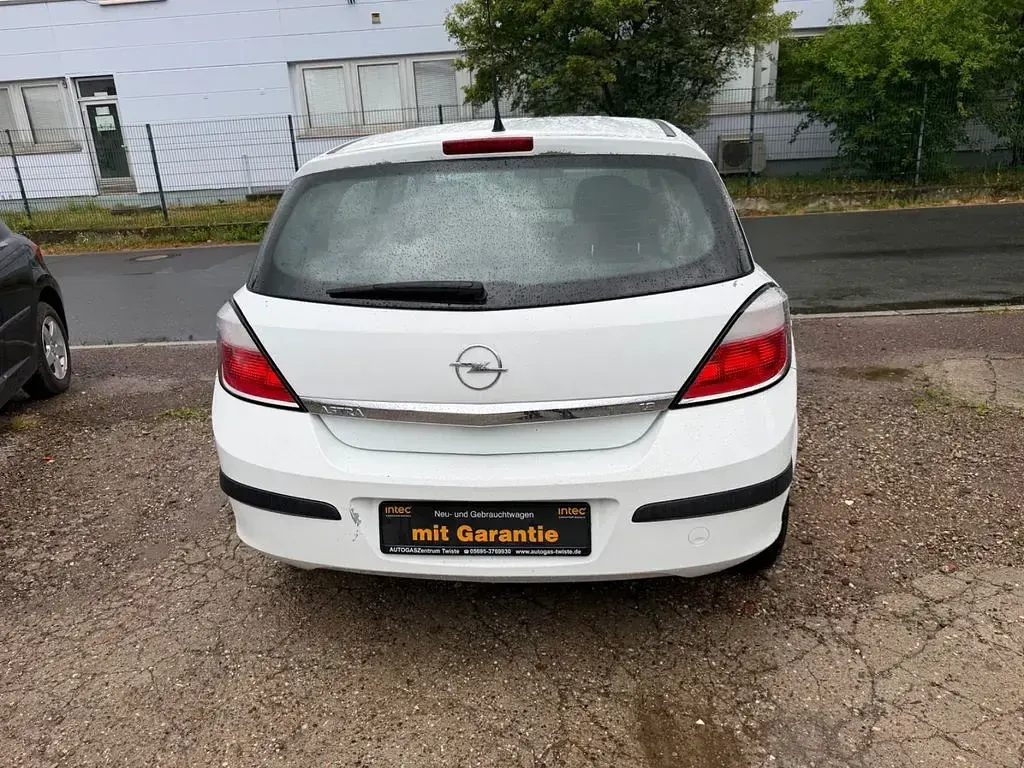 Gebraucht Opel Astra Basis 125 PS (91 kW) 2005 Weiß Limousine