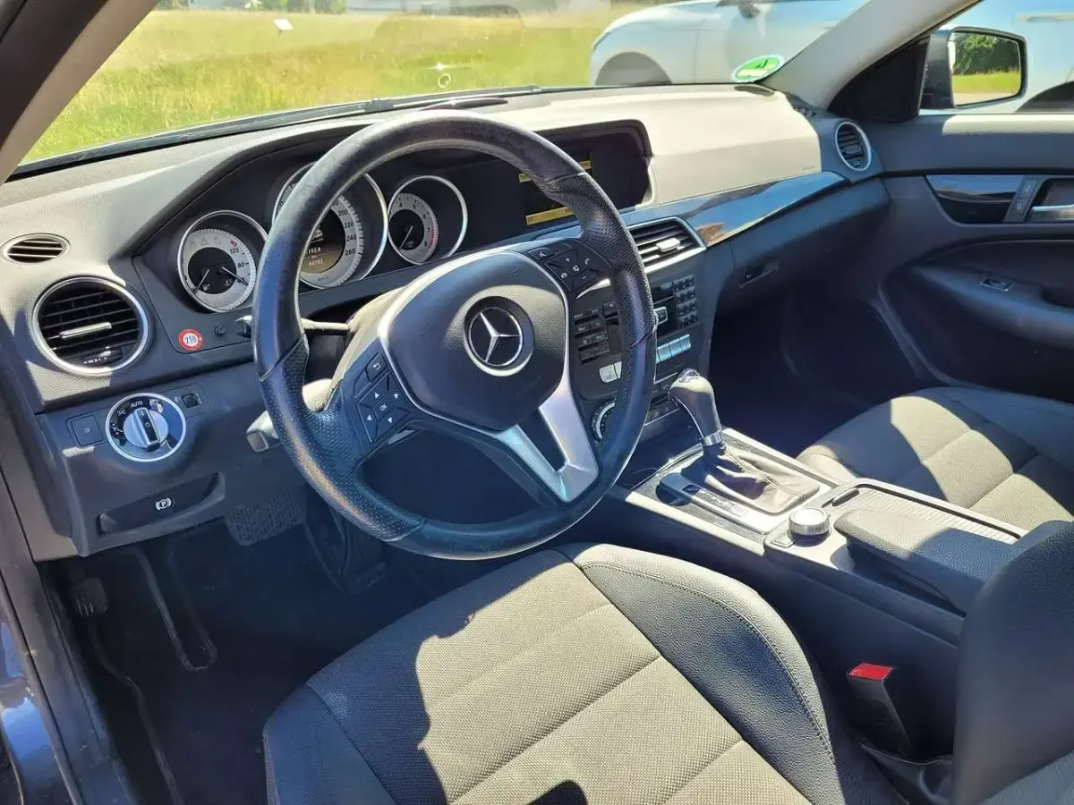 Gebraucht Mercedes C180 156 PS (114 kW) 2012 Grau Coupé