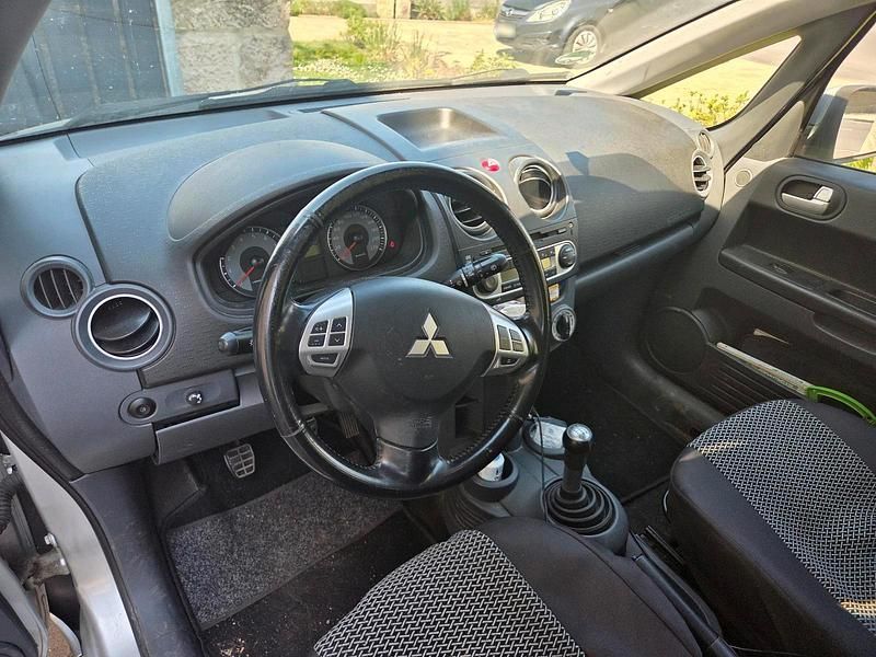 Gebraucht Mitsubishi Colt 95 PS (69 kW) 2009 Silber Kleinwagen