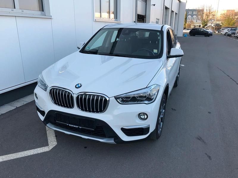 Weiß Gebraucht 2016 BMW X1 xLine SUV | 12.500 € (Guter Preis) - Bild 1/4