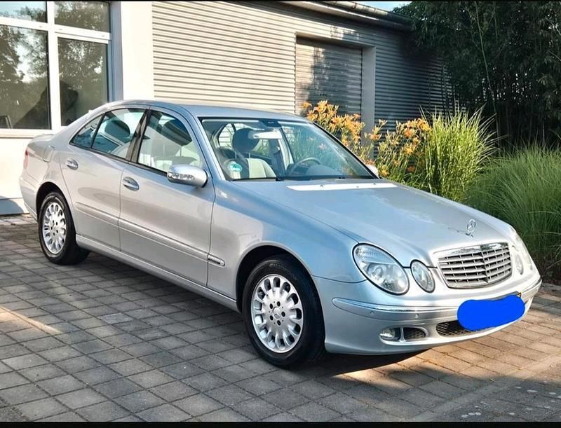 Silber Gebraucht 2005 Mercedes E280 Limousine | 5.250 € (Guter Preis) - Bild 1/4