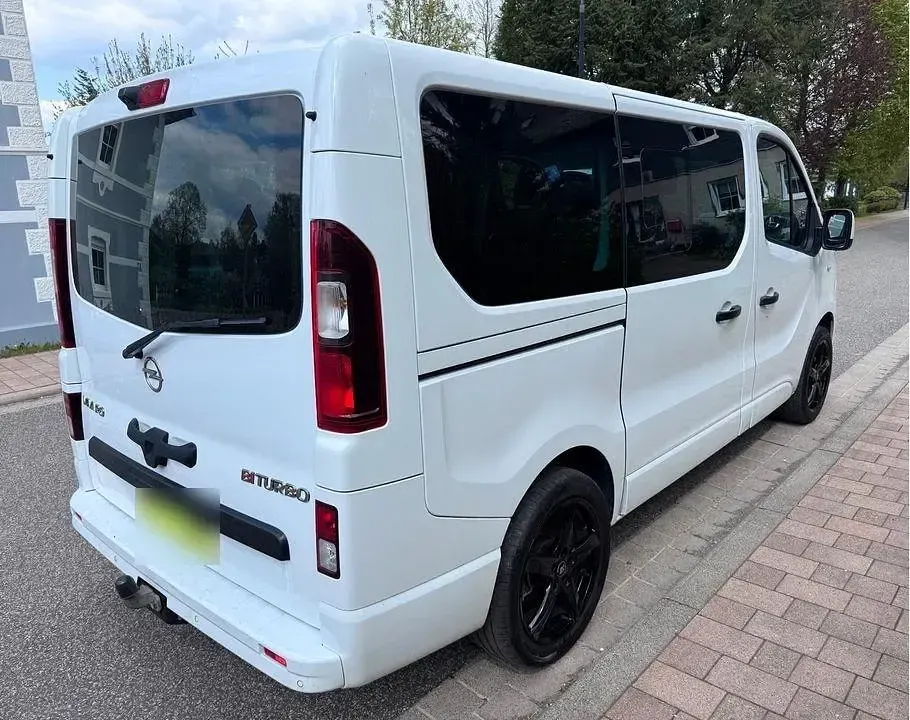 Gebraucht Opel Vivaro 140 PS (102 kW) 2015 Weiß Van / Kleinbus