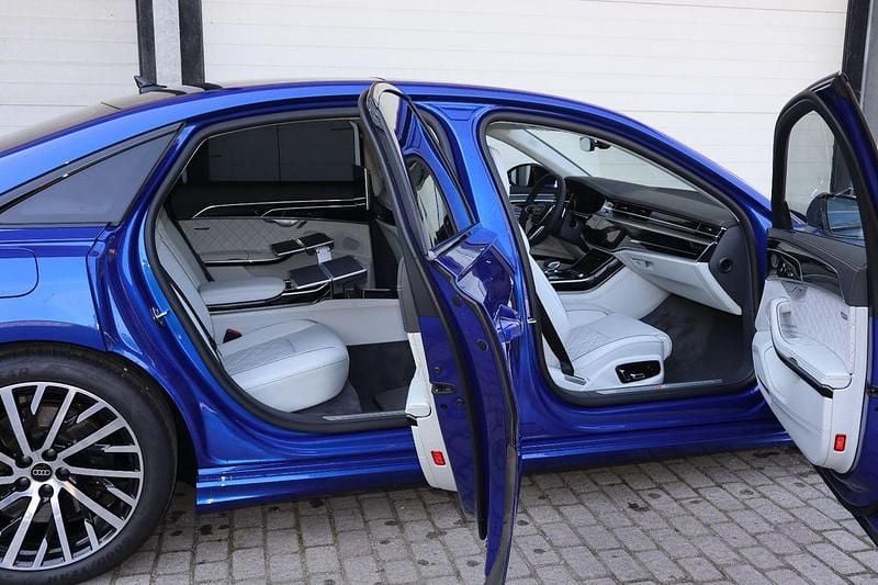 Blau Gebraucht 2025 Audi A8L Exclusive Limousine | 104.500 € - Bild 1/4