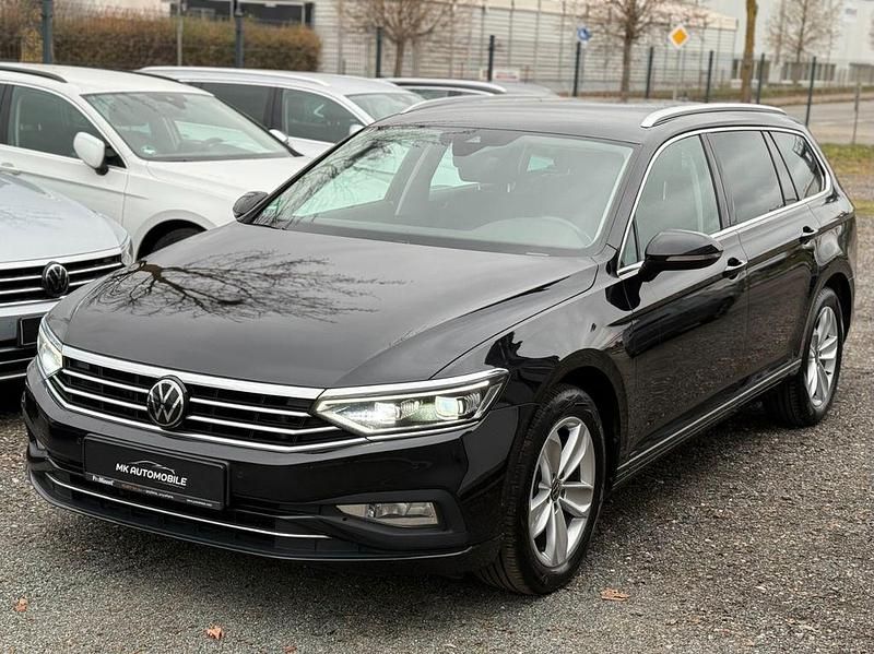 Gebraucht VW Passat 150 PS (110 kW) 2022 Schwarz Limousine