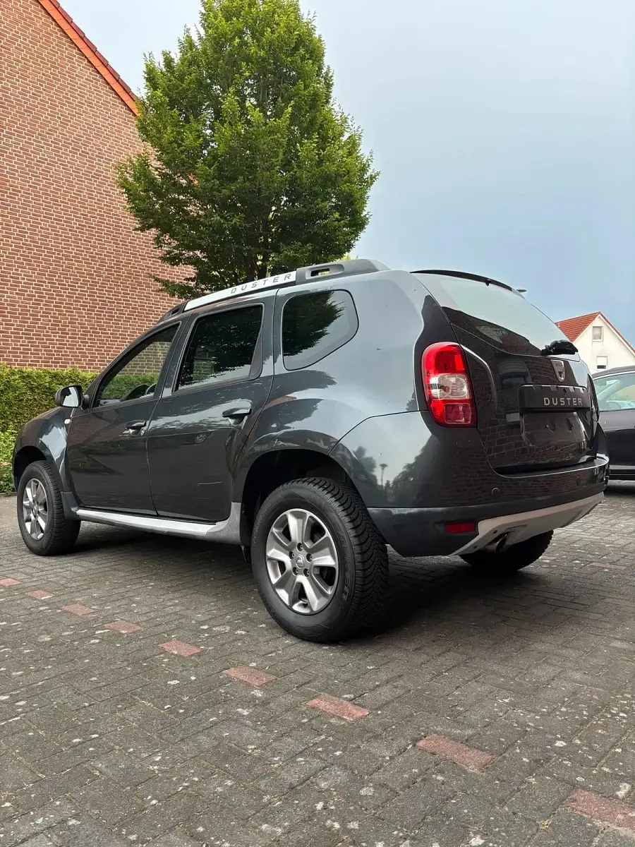 Gebraucht Dacia Duster Prestige 125 PS (91 kW) 2014 Grau SUV