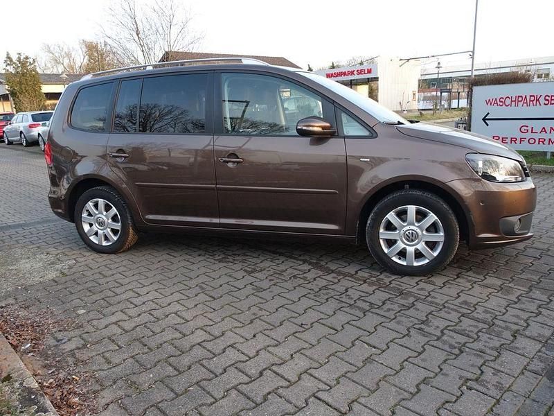 Gebraucht VW Touran Cup 105 PS (77 kW) 2015 Braun Van / Kleinbus