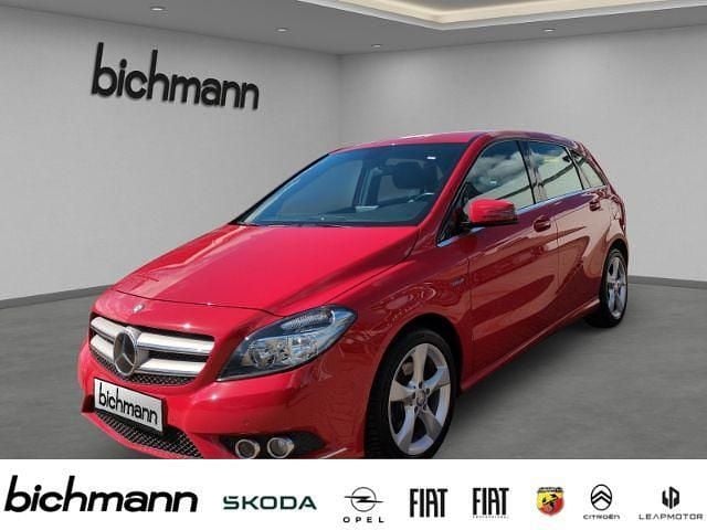 Gebraucht Mercedes B180 122 PS (89 kW) 2012 Rot Van / Kleinbus