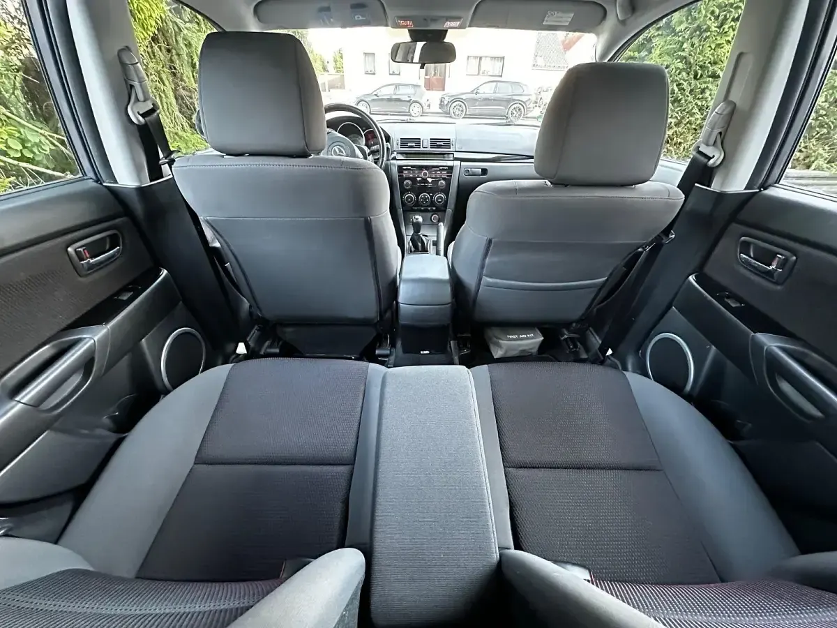 Używany Mazda 3 Inclusive 105 KM (77 kW) 2009 Szary Sedan/Limuzyna