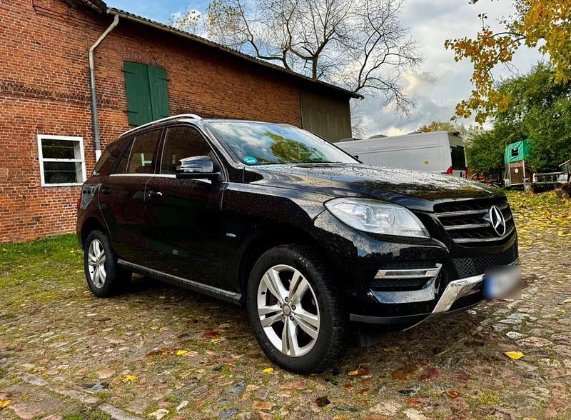 Gebraucht Mercedes ML350 258 PS (189 kW) 2011 Schwarz SUV