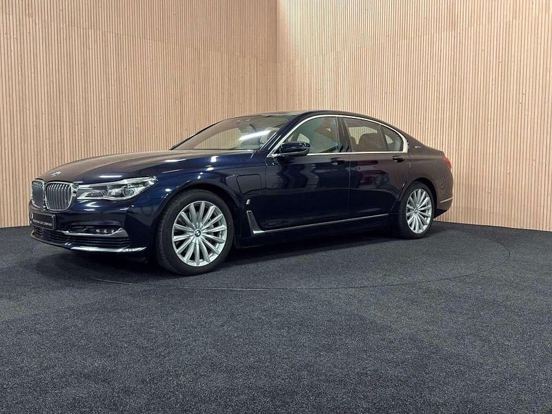 Blau Gebraucht 2017 BMW 740 iPerformance Limousine | 32.649 € (Fairer Preis) - Bild 1/4