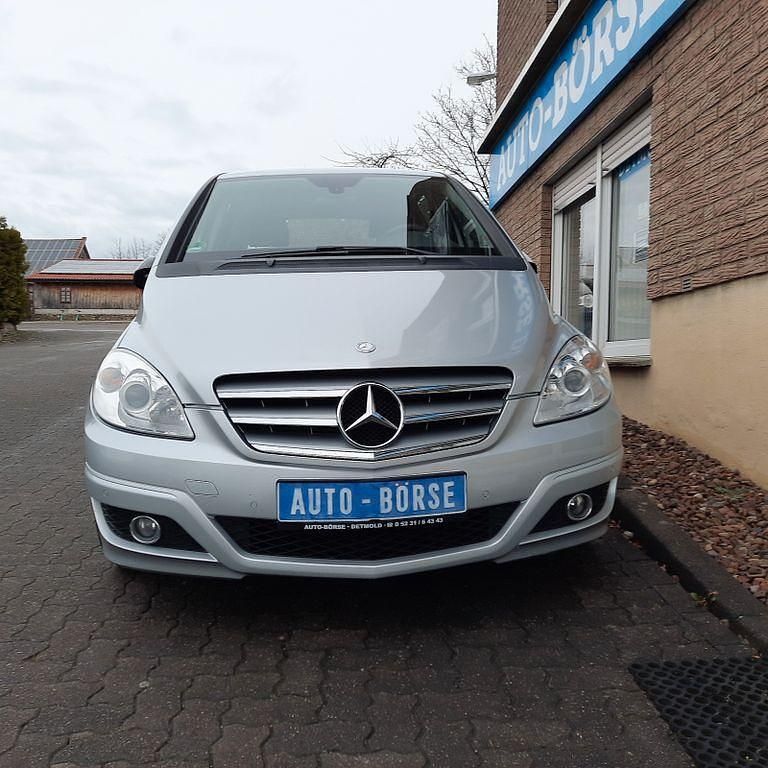 Gebraucht Mercedes B180 116 PS (85 kW) 2010 Silber Van / Kleinbus