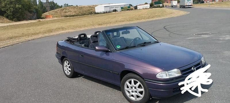 Violet Gebraucht 1998 Opel Astra Cabriolet Cabrio | 1.800 € (Guter Preis) - Bild 1/4