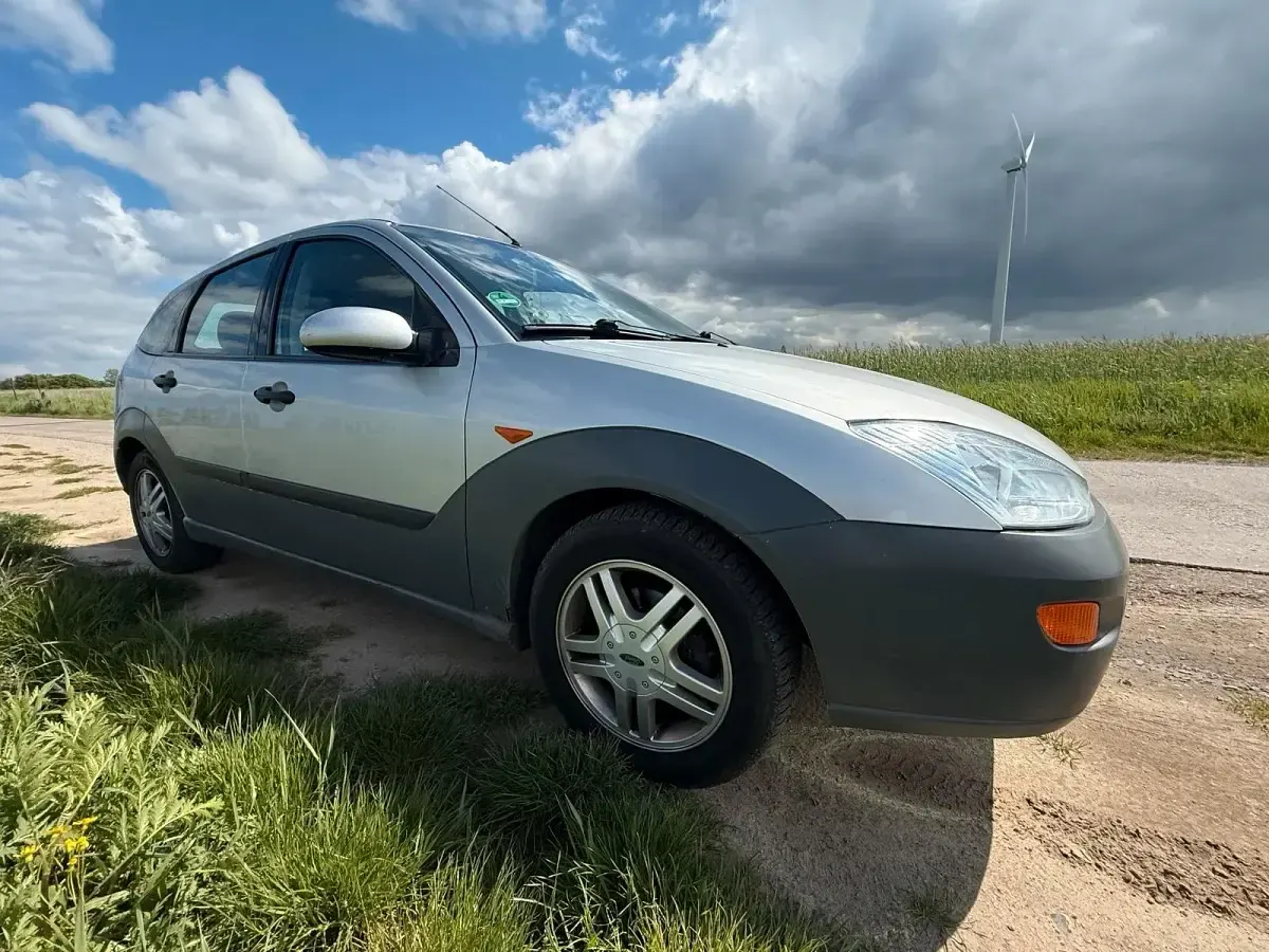 Gebraucht Ford Focus 116 PS (85 kW) 2001 Grau Kleinwagen