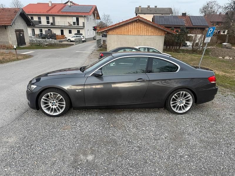Gebraucht BMW 325 218 PS (160 kW) 2007 Grau Coupé