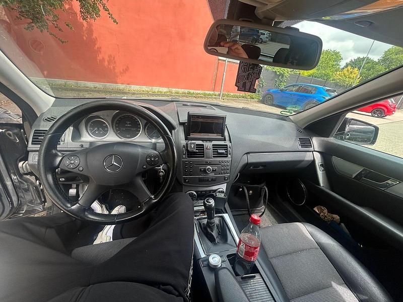 Schwarz Gebraucht 2010 Mercedes C220 Avantgarde Kombi | 4.500 € (Fairer Preis) - Bild 1/4