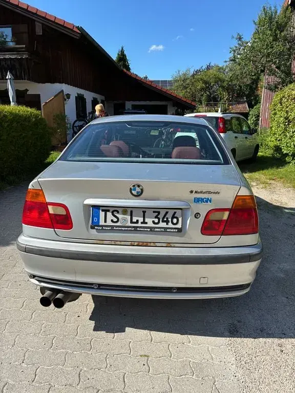 Gebraucht BMW 320 150 PS (110 kW) 1998 Silber Limousine